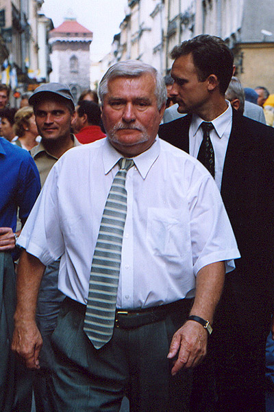 Lech Wałęsa podążający na spotkanie z JPII, Kraków 2002