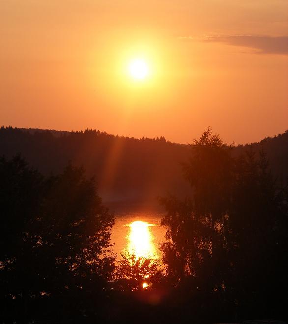 zachód słońca nad soliną