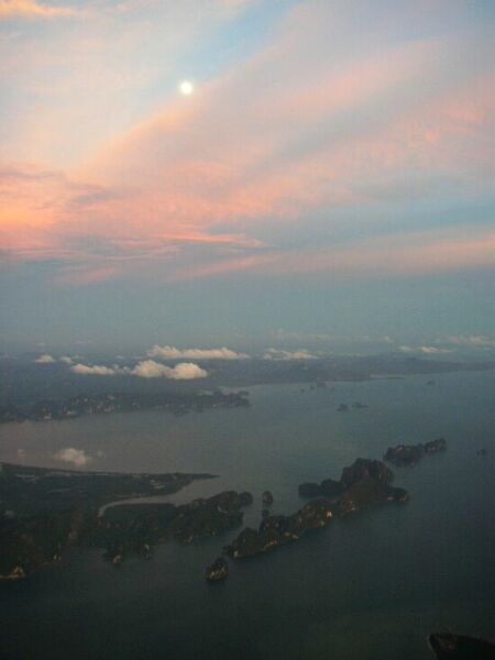 Wieczorem nad zatoką Phang Nga