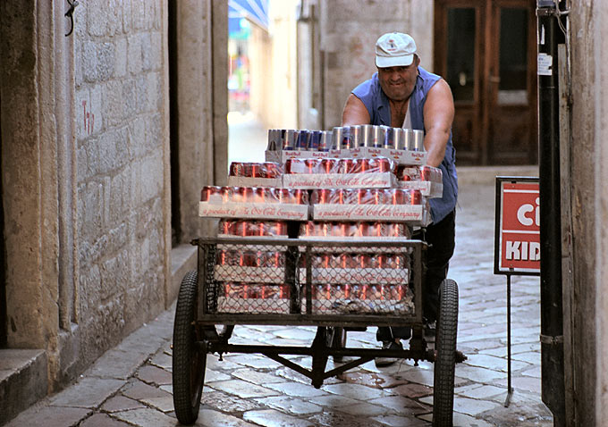 na kotorskiej ulicy