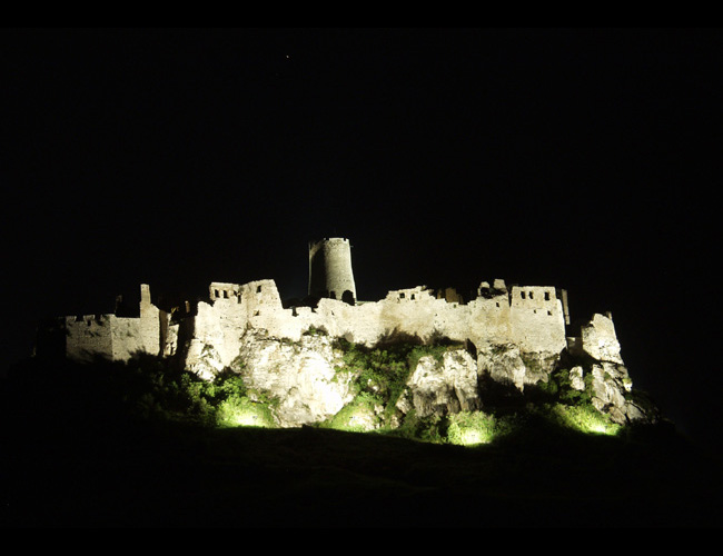 Spissky hrad nocą...