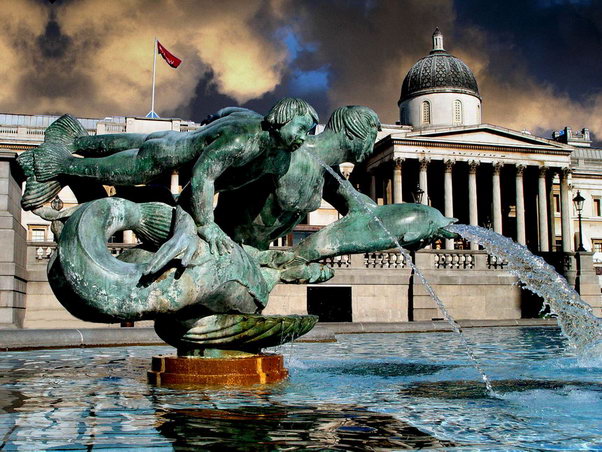 Trafalgar Sq.