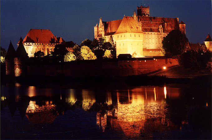 Malbork by night :)