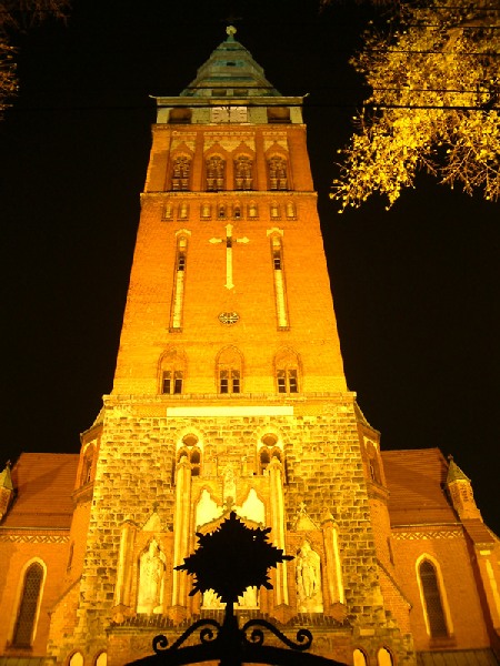 Kościół Św. Bartłomieja nocą....