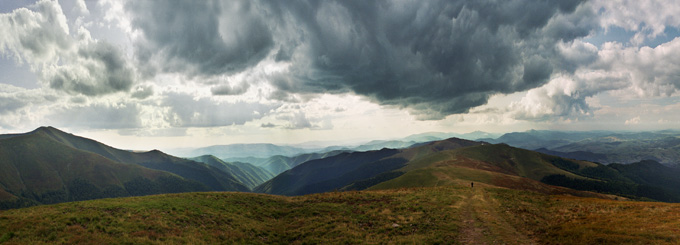 Panoramicznie II. Pod ciężką chmurą