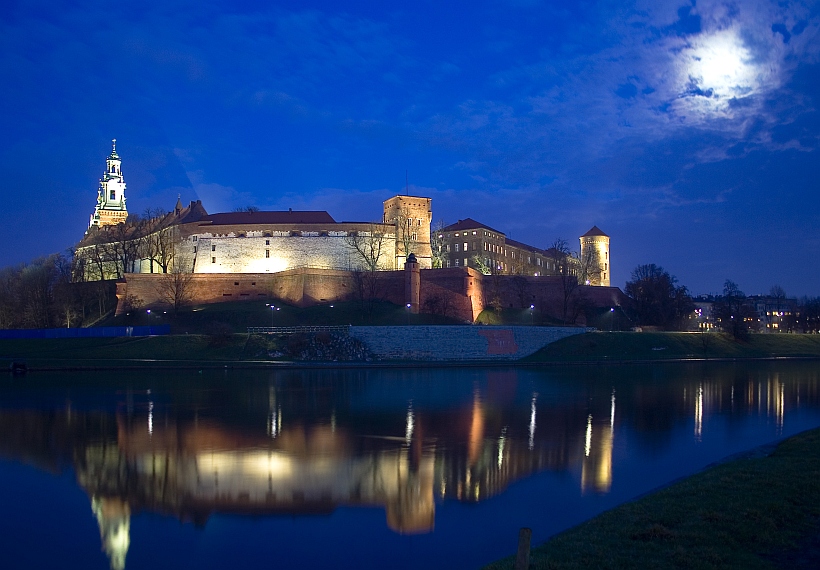 Noc, księżyc i Wawel:))