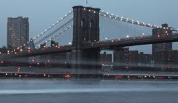 Brooklyn Bridge-tuz po zachodzie slonca