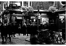 Temple Bar at night