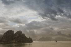 Ha Long Bay - mglisty poranek 2