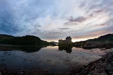 Eilean Donan Castle z dalszej perspektywy:)