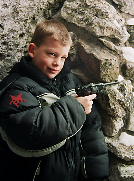 - Widzieliście?!! Trafiłem go. Jestem dobry w te klocki ;]