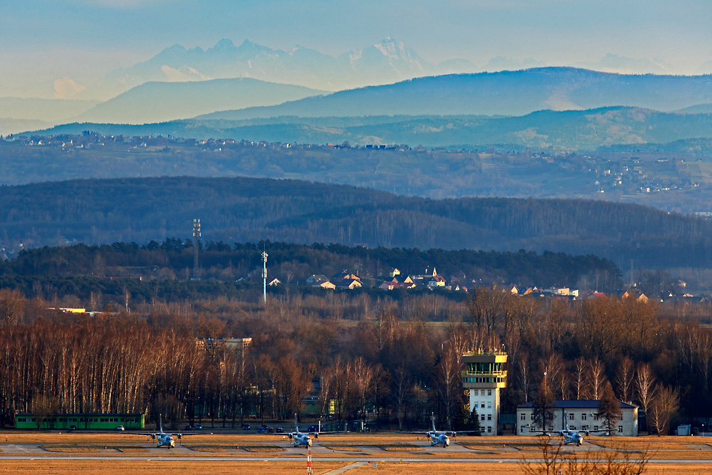 Tatry nad lotniskiem...
