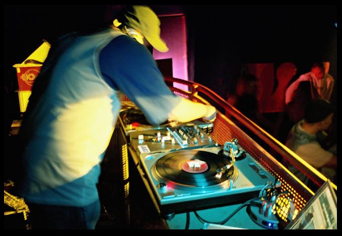 DJ Kostek w Transfuzji (P-ń) - 6.III.2004r.