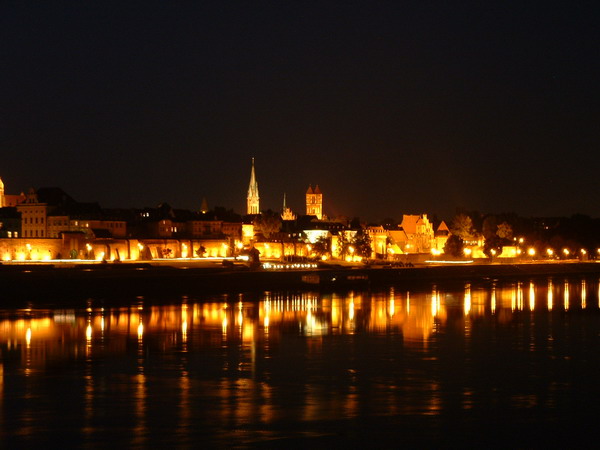 Toruń by night