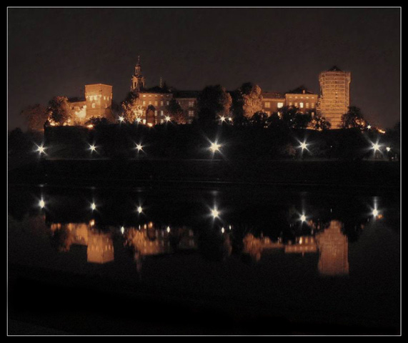 Wawel nocą