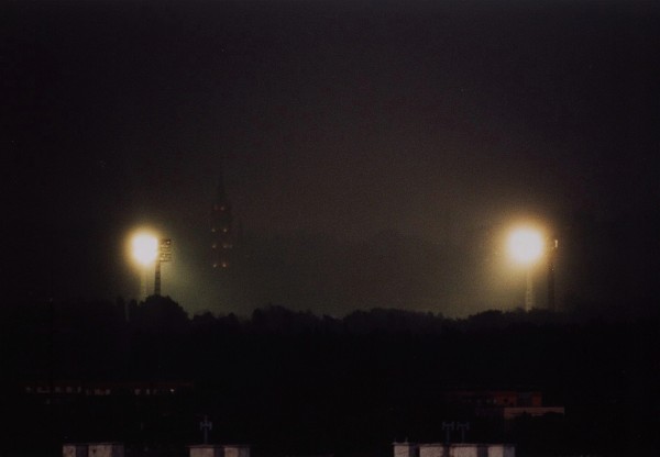 Pochmurny wieczór nad stadionem