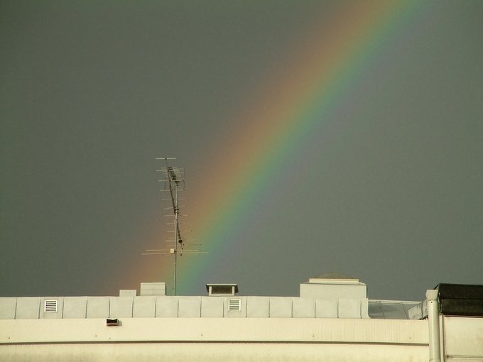 Teczowa telewizja