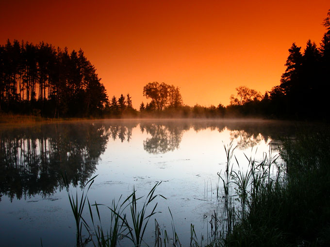 wschód nad jeziorkiem