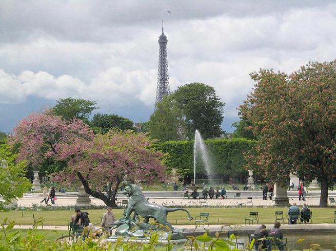 Ogrody Tuileries w Paryżu. Tuż przed burzą.