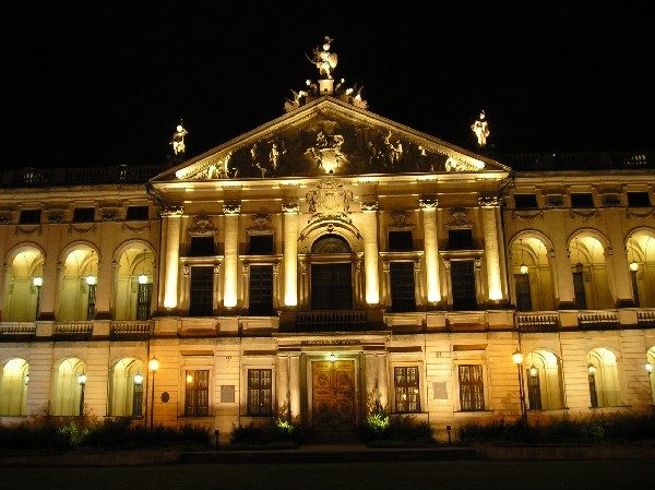 Pałac Krasińskich w Warszawie nocą