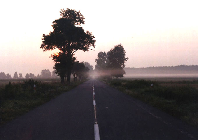 gdzieś na drodze o  piątej rano ...