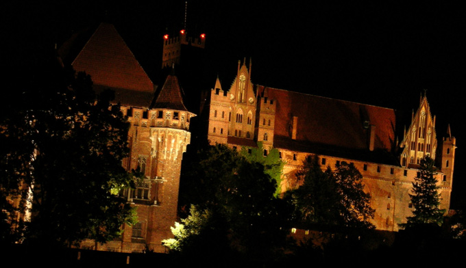 Malbork sierpniową nocą