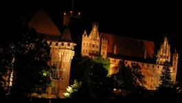 Malbork sierpniową nocą