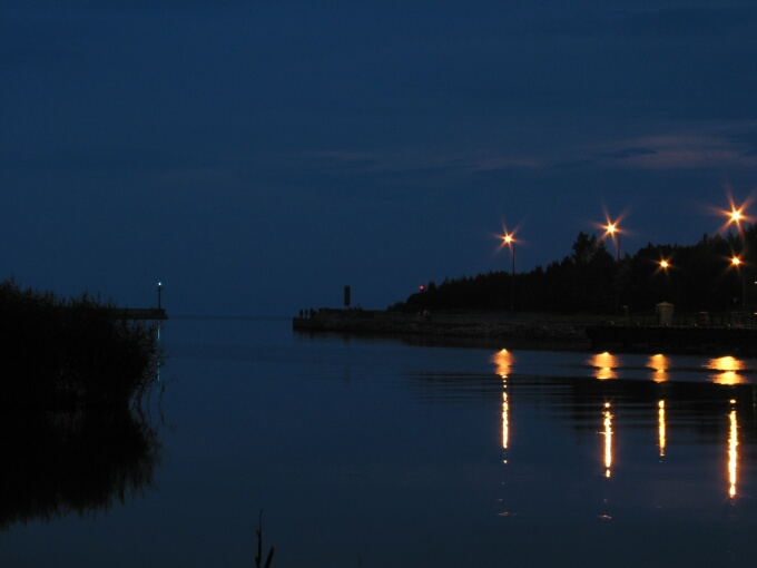 Rzeka Dziwna nocą