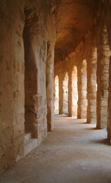 korytarze w coloseum w El Jem