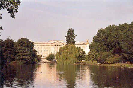 poranek przed buckingham palace