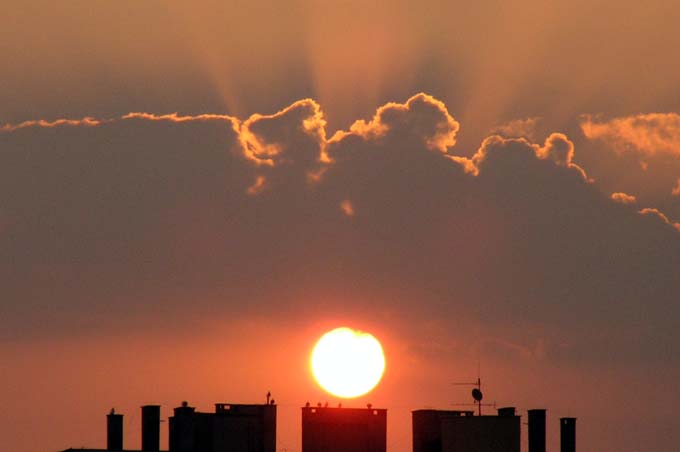 Na górze niebo na dole ziemia a pośrodku ono