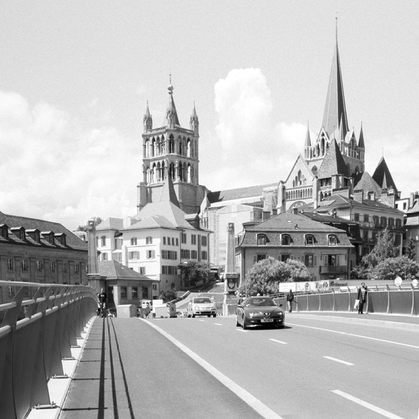 Lausanne B&W #02: Cité prosto z mostu (2004)