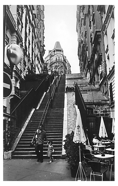 Droga na Montmartre cicha i spokojna (mało uczęszczana)