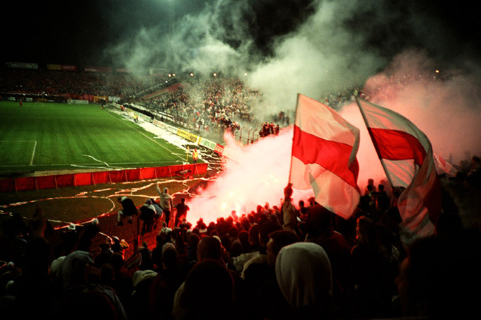 płonie flaga widzewa łódź