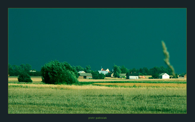 ciągle wiatr, ciągle napięcie... wciąż burza...