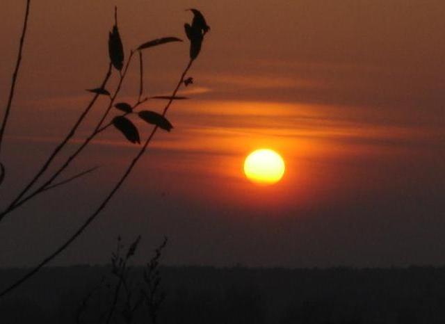 Zachód słońca jesienią - moje pierwsze foto.