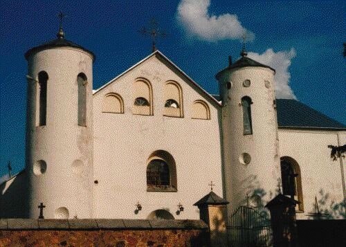 Bialoruś, warowny kościól w Kamajach