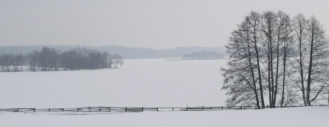 Zamarźnięte jezioro w Sominach