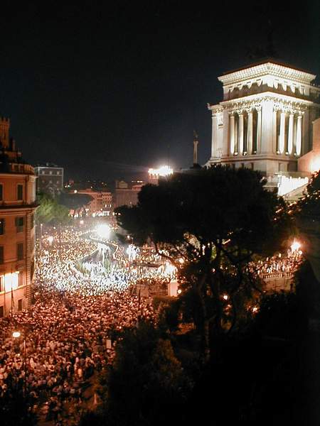 Rzym - Tłumy  na Piazza Venezzia