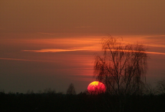 Zachód słońca za oknem 04 04 2005r.