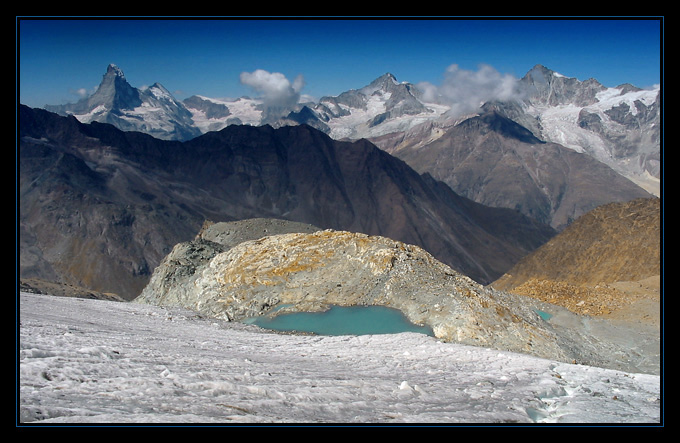 Alpy Peninskie 2003. Wys ok. 3900m n.p.m. widok z pod szczytu Alphubel (m.in. na Matterhorn)