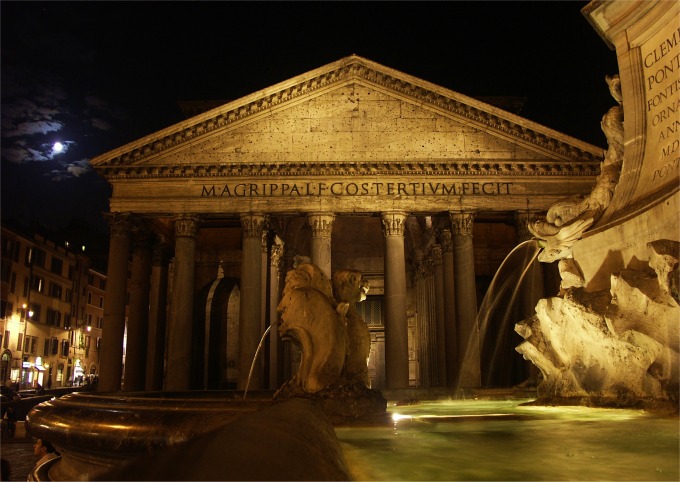 Pantheon Nocą