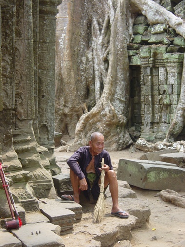 Grajek z Angkor Wat