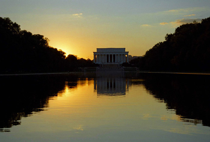 lincoln memorial tuż przed zachodem