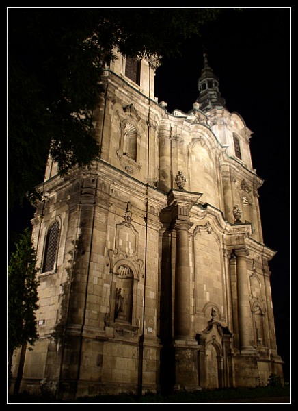 klasztor nocą