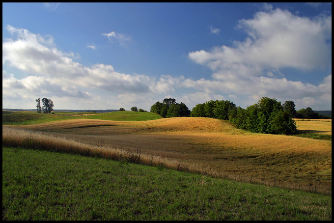 Słońce po pagórkach biega...