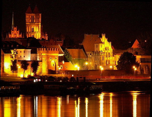 Toruń nocą