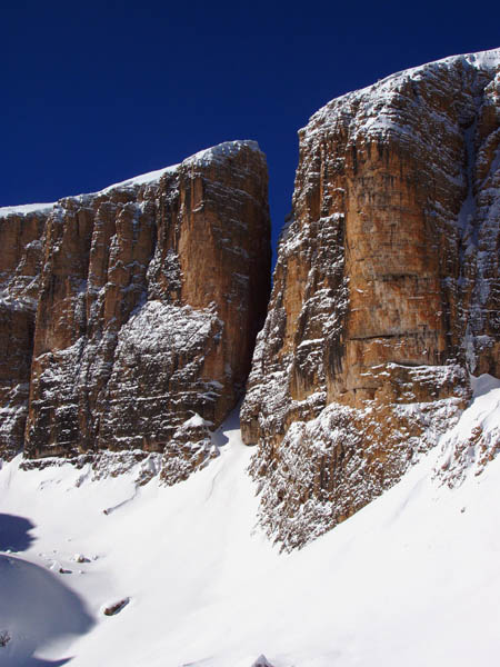 Dolomit taki z dziurą