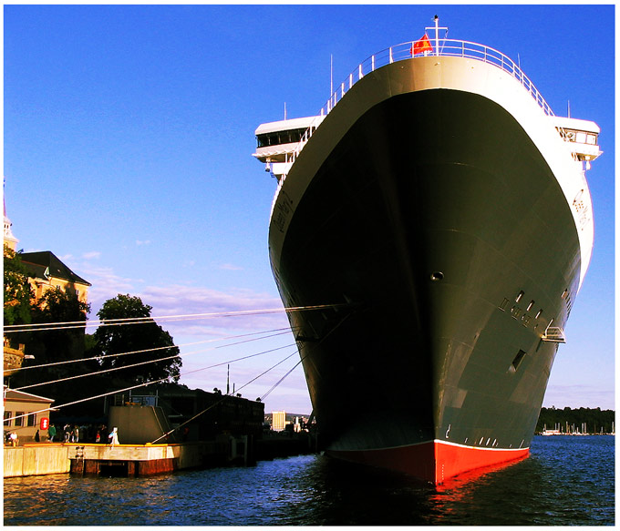 queen mary 2