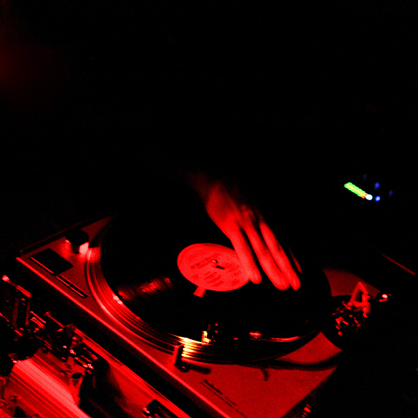 DJ